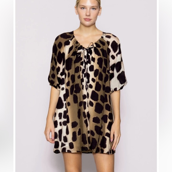 MELLODAY Dresses & Skirts - Melloday Puff Sleeve Minidress size Medium